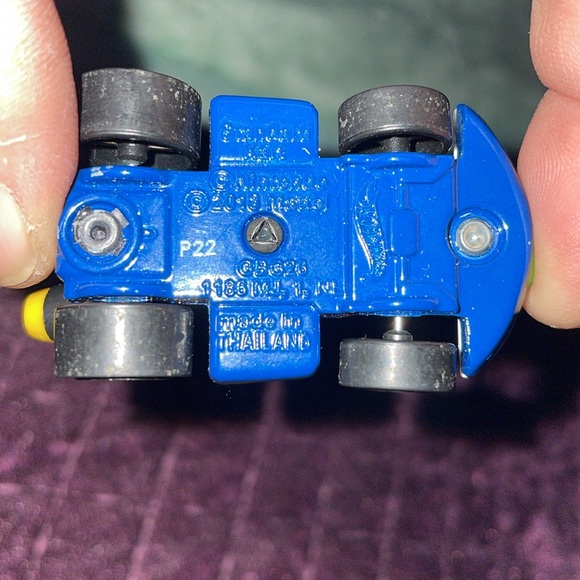 3 Mario Luigi Princess Peach HOT WHEELS metal Mario kart 2018 Nintendo Matell - Picture 9 of 10